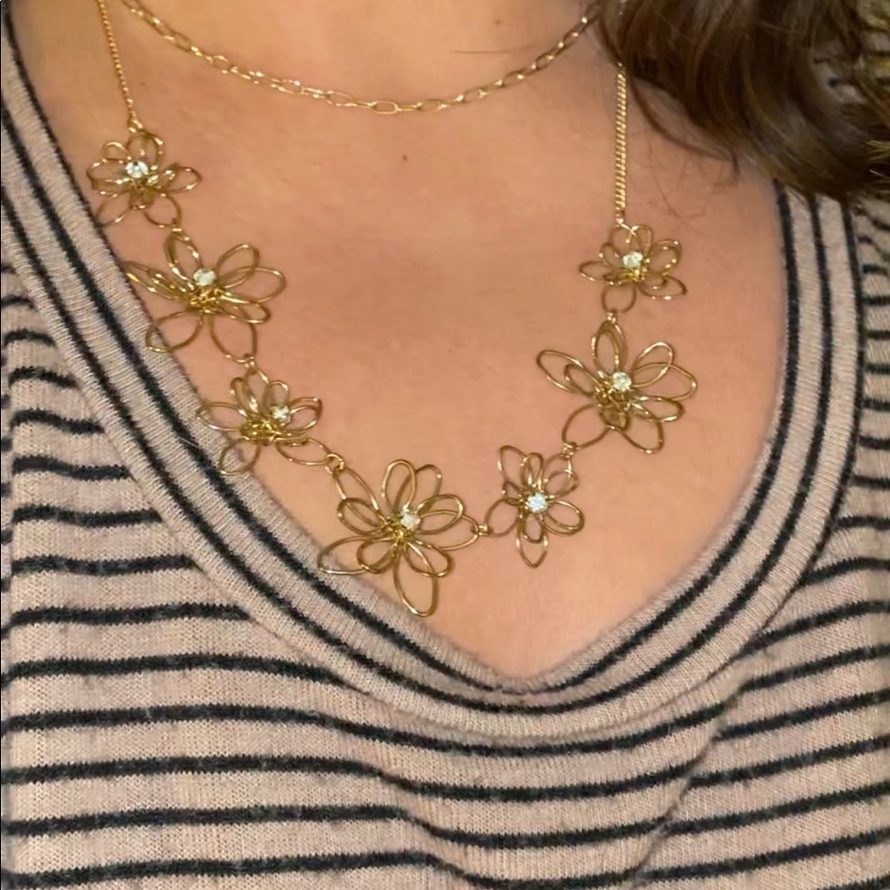 NWT Francescas wire flower necklace